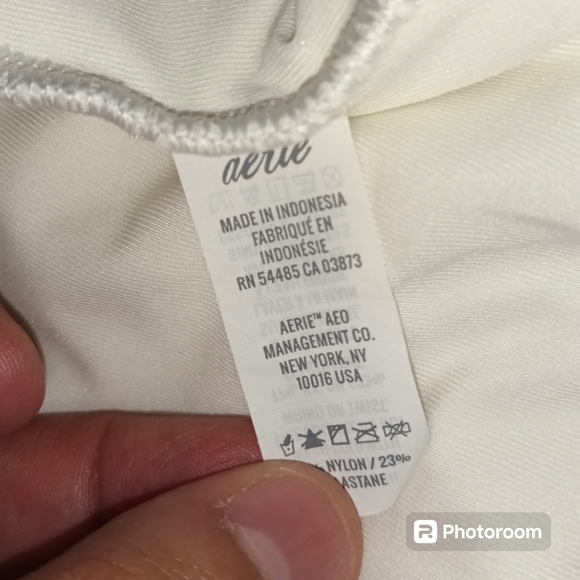 Aerie Jacquard White Keyhole Cutout Bandeau Swimsuit. Size S - Picture 10 of 12